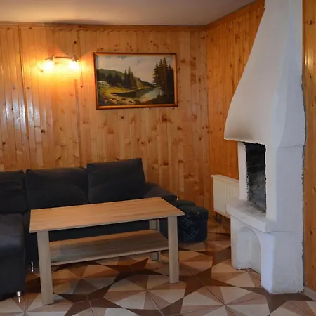 Dom 100m2 Z Dzialka 別荘 ポビエロボ