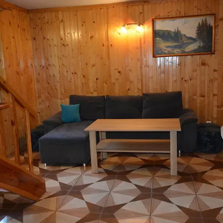 Dom 100m2 Z Dzialka 別荘 ポビエロボ